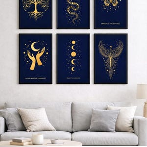 Puede incluir: Un letrero de madera rústica con el texto "Welcome to our home" en letras blancas. El letrero presenta un acabado envejecido y un diseño simple y acogedor, ideal para la decoración de la entrada.
