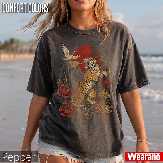 Retro Tiger T-Shirt , Unisex Graphic Tee , Vintage Boho Shirt, Tiger Streetwear Graphic Tee, Comfort colors