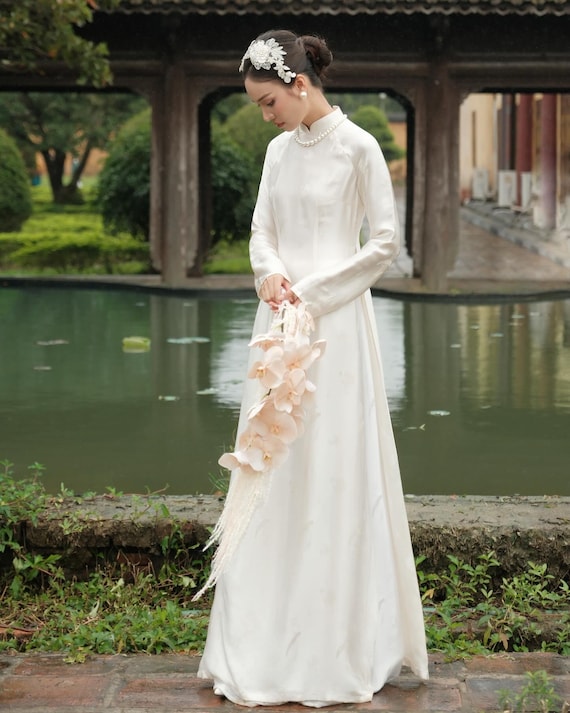 Ivory Silk Vietnamese Ao Dai – Embossed Tunic and Trousers for Weddings