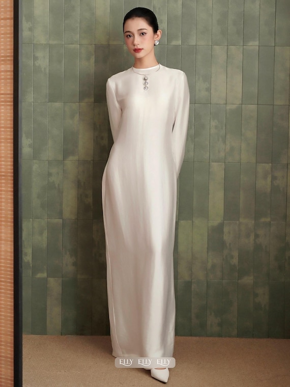 Minimalist Ivory Silk Ao Dai – Elegant Vietnamese National Gown, Quiet Luxury Tunic & Trousers