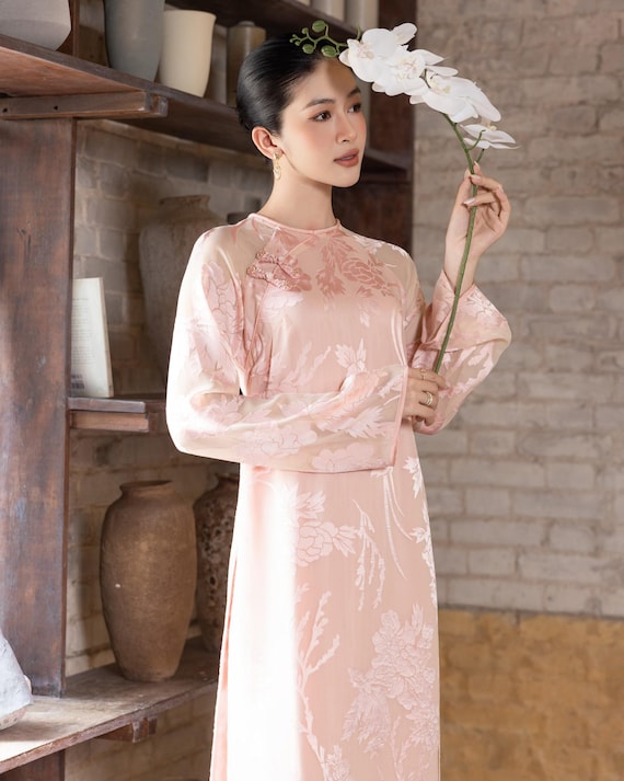 Pastel Pink Silk Ao Dai – Floral Brocade Tunic & Ivory Trousers (Wedding Guest)