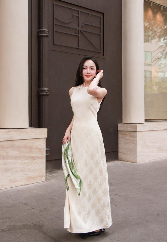 Sleeveless Ivory Jacquard Ao Dai – Floral Brocade Vietnamese Dress, Modern Elegance