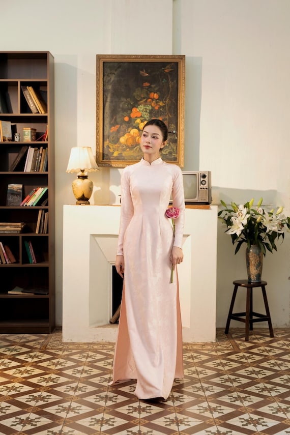 Pale Pink Silk Ao Dai Set – Traditional Vietnamese Formal Gown
