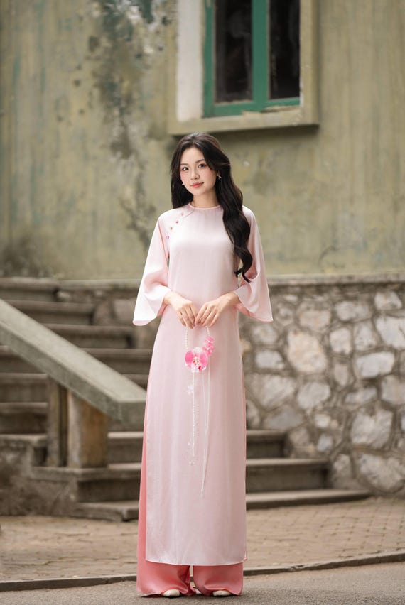 Pastel Pink Silk Ao Dai Vietnamese Traditional Dress with Trousers – Elegant Tet Outfit