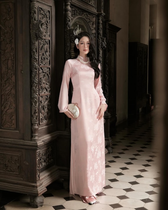 Soft Pink Silk Vietnamese Ao Dai – Floral Brocade Heritage Dress