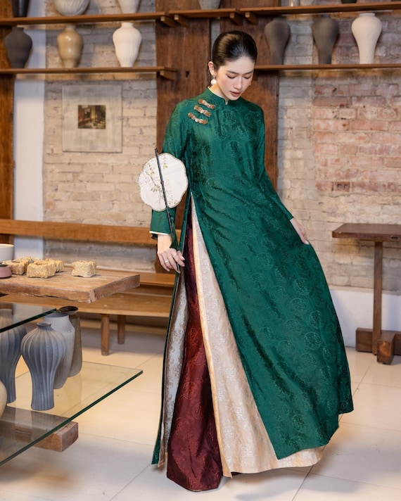 Emerald Green Brocade Ao Dai – Traditional Vietnamese Silk Dress for Tet Weddings
