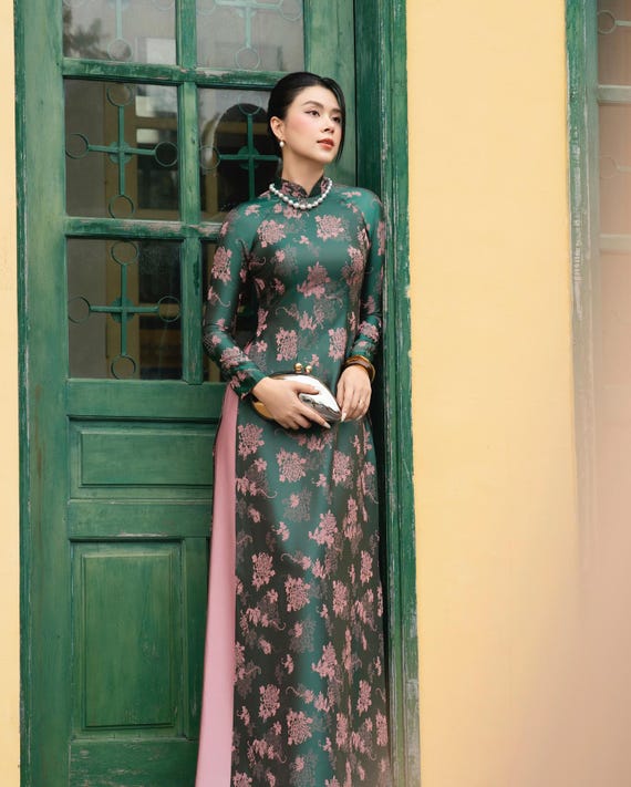 Emerald Silk Ao Dai – Floral Pattern Traditional Vietnamese Dress for Weddings, Lunar New Year