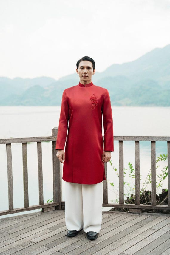Men's Crimson Silk Ao Dai – Traditional Vietnamese Tunic Floral Embroidery