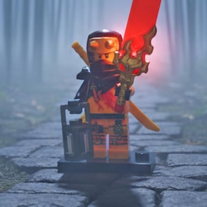 MOC Arin Dragon Armor Minifigure – Spinjitsu Prodigy i stridsdräkt med vingar och svärd, Ninjago Dragons Rising