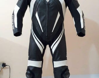 Leren motorracepak Dainese | Gepantserde bikerjumpsuit uit één stuk