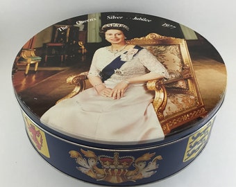 Queen Elizabeth II Silver Jubilee Tin 1952 1977 Carr’s Biscuit Tin