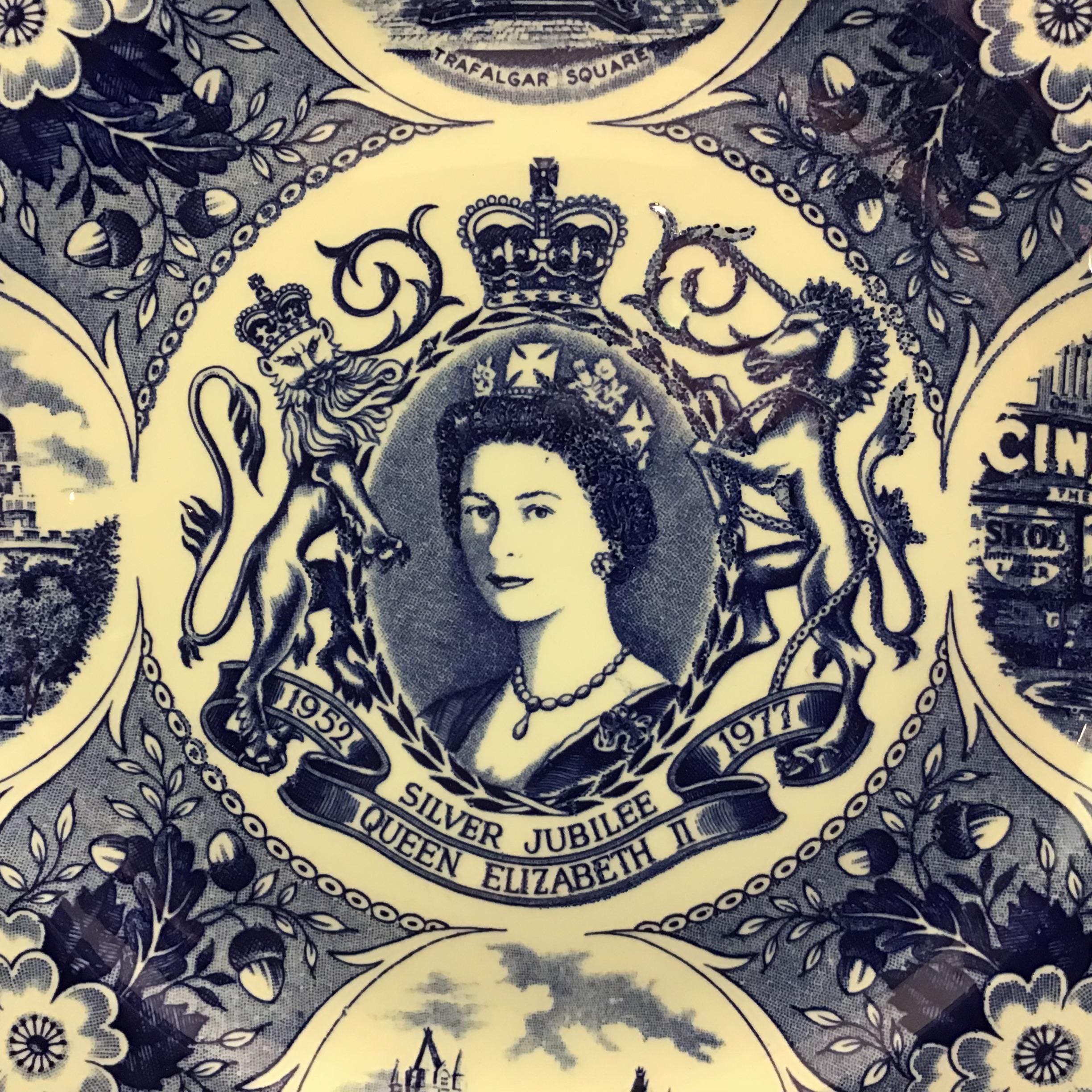 シルバージュビリーキャビネットプレート エリザベス2世 1977年
