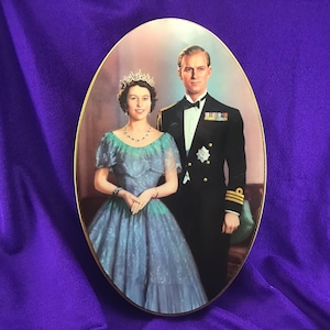 Queen Elizabeth Coronation Tin Carr & Co Ltd Oval Coronation Tin