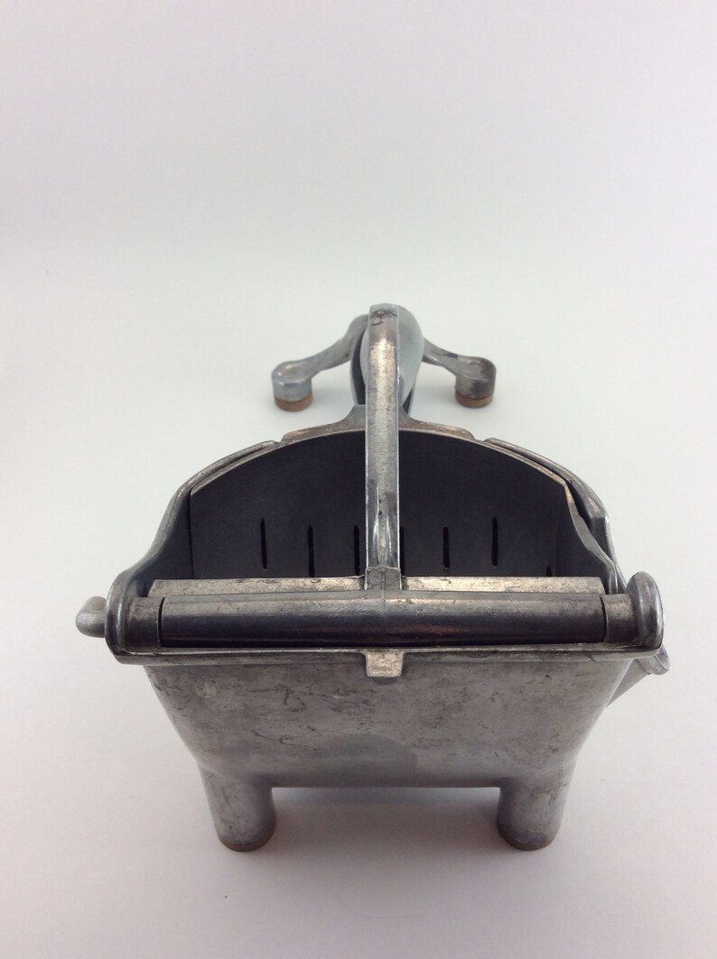 Wearever Aluminum Hand Juicer Juice Press With Strainer Etsy