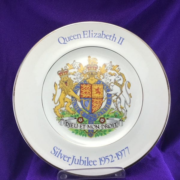 Queen Elizabeth II Silver Jubilee Plate 1952 1977 Pride of Britain Wood and Sons England