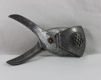 Vintage Irvin Ware Hand Held Aluminum Lemon Juicer