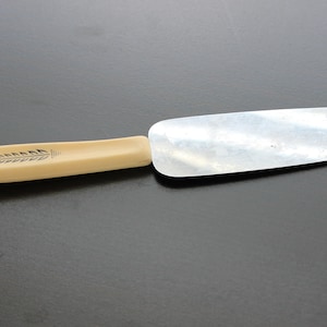 Vintage Master All Stainless Cake Knife Spatula Bakelite Handle