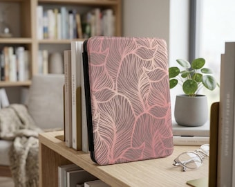 Capa para Kindle em tom rosé com estampa de folhas | Capa floral para e-reader