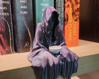 Suriel Bookcase Figurine with Tea Mug (Large)