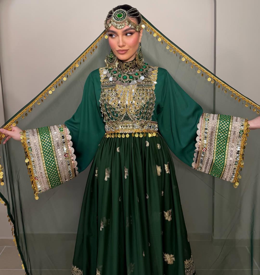 green emerald velvet dress Abaya Dress Muslim Clothes For Women Eid Ramadan Long Sleeve V Neck  Embroidered Velvet Dress Kaftan Dubai Islamic Prayer Dress Muslim Dress For  Women Moroccan Dress For Women Party Dark Green M