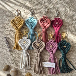 Makramee Herz Anhänger - Gold oder Silber Charm - Gastgeschenk Hochzeit, Muttertag, Valentinstag - Herz Schlüsselanhänger