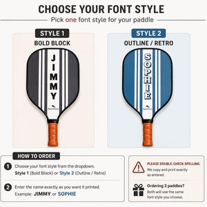 Peut inclure: Deux raquettes de pickleball avec des poign&eacute;es orange. Le style 1 est noir avec des rayures blanches et le nom JIMMY en lettres grasses. Le style 2 est bleu avec des rayures blanches et le nom SOPHIE en lettres r&eacute;tro. Texte CHOOSE YOUR FONT STYLE.