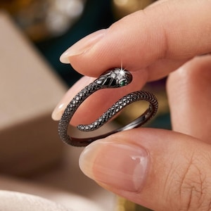 Ormring, Grönt Öga Orm S925 Silver Maj Födelsesten Elegant Fin Liten Minimalistisk Djurarmband Djärva Unisex Smycken Unik Födelsedagspresent