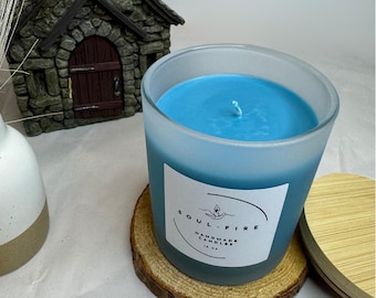 Vela de soja Brisa Marina en frasco de vidrio mate. Vela aromática de lujo hecha a mano de 283 g (10 oz) de cera de soja. Fragancia fresca de sal marina para el hogar. Regalo estético.