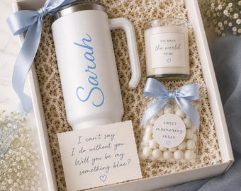 ¿Quieres ser mi algo azul? Caja de propuesta para dama de honor. Idea de regalo para dama de honor. Caja de regalo personalizada para dama de honor. Vaso para dama de honor. Propuesta para dama de honor.