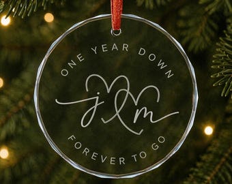 Idea de regalo de aniversario personalizado Adorno personalizado con los nombres de la pareja Adorno de cristal personalizado para bodas Regalo de aniversario Navidad