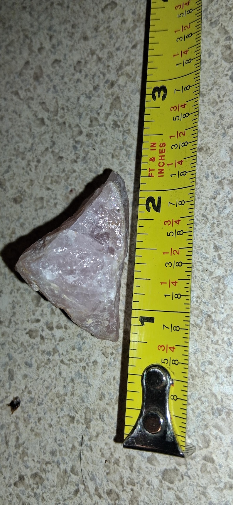 Puede incluir: Un juego de tres tazas de cer&aacute;mica con un acabado moteado y mate. Las tazas son en tonos crema, gris claro y gris oscuro. Cada taza tiene un dise&ntilde;o simple y minimalista, ideal para caf&eacute; o t&eacute;.