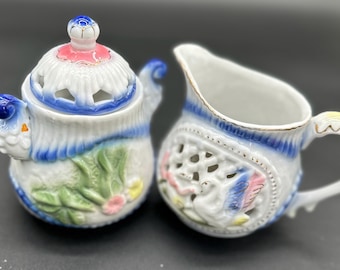 Rare ensemble de sucrier et crémier cygne vintage en porcelaine des années 1920, pastel ajouré