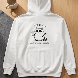 Sudadera divertida para introvertidos: No estoy perdido, solo evito a la gente.