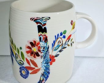 Taza con monograma de la letra J con diseño floral de arte popular de Starla M. Halfmann – Taza de café firmada por la artista