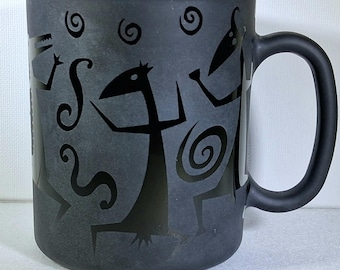 Taza de vidrio artístico arenado firmada por C Drumm / Figuras de arte popular, Arcoroc Francia (1996, n.° 9)