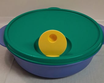 Vintage Tupperware Divided Serving Bowl – 1990s Retro Snack Server with Lid