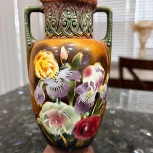 Vintage Tjeckoslovakien Keramik Handmålad Vas Dubbelhanterad Blommor 18 cm