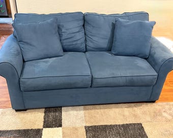 Sillón cama y sofá de dos plazas Bellingham Indigo de Cindy Crawford Home