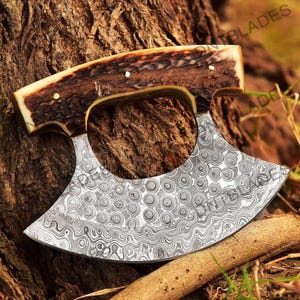 Handgemaakt Damascus Ulu-mes met leren schede gewei