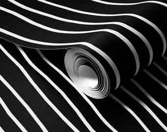 Papel de parede preto com listras verticais onduladas | Estampa moderna e arrojada