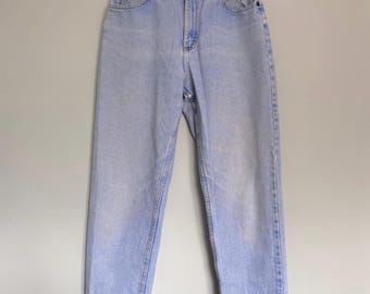 Vintage Lee Riders women’s mom jeans, 27 waist, 90s high waisted, light blue denim