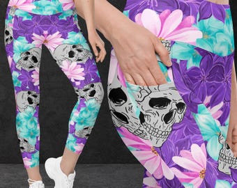 Leggings con estampado de calaveras y flores en tonos pastel con bolsillos.