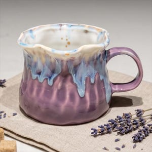 Tazza con smalto a goccia color lavanda pizzicato a mano - Brocca per panna fluida viola e blu - Tazza da tè Wabi-Sabi, confezione regalo unica fatta a mano, ceramica artigianale
