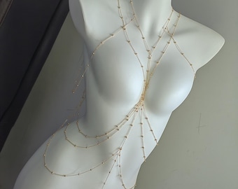 ゴールドメッキ合金タッセルボディチェーン（クリスタルアクセント付き） – 重ね付けできるフェスティバルジュエリー