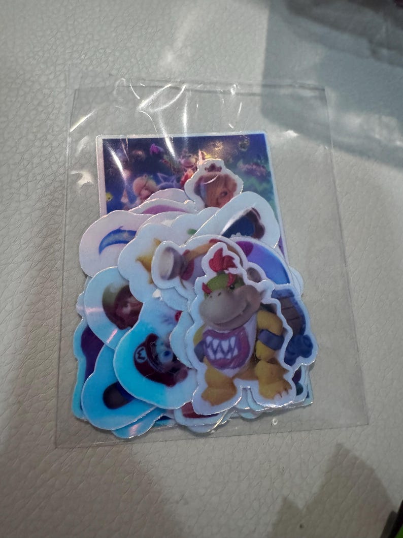 K&ouml;nnte beinhalten: Ein Set aus drei Keramikbechern mit gesprenkelter, matter Oberfl&auml;che. Die Becher sind in Creme-, Hellgrau- und Dunkelgraut&ouml;nen gehalten. Jeder Becher hat ein schlichtes, minimalistisches Design, ideal f&uuml;r Kaffee oder Tee.