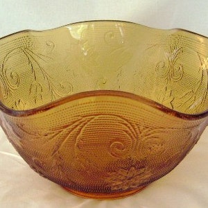 Tiara Indiana Glassware Crimped Salad Bowl
