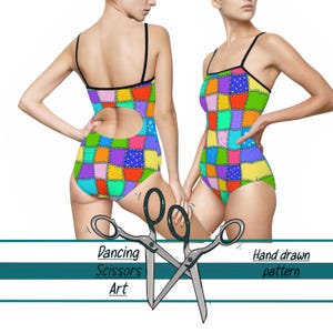 Può includere: Un costume da bagno intero caratterizzato da un colorato design patchwork con quadrati nelle tonalità viola, arancione, verde, giallo e blu, accentuato da dettagli di cucitura neri. Il testo Dancing Scissors Art Hand drawn pattern è visibile.
