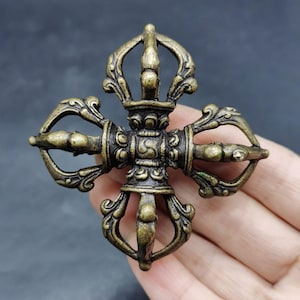 Vintage mässingskors Vajra, tibetansk stil fyrpunkts Dorje rituell ornament, åldrad patina buddhistiskt samlarobjekt