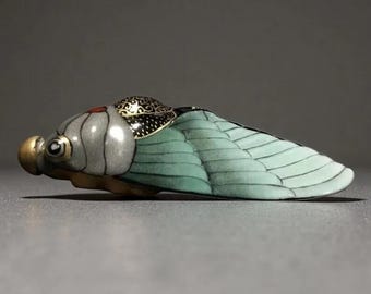 Vintage Cicada-Shaped Porcelain Snuff Bottle, Hand-Painted & Gilt Cultural Decor