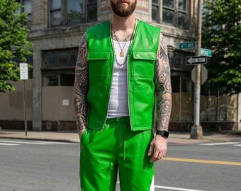 Handgemaakt groen leren vest en shorts | Zomeroutfit voor heren: leren pak.